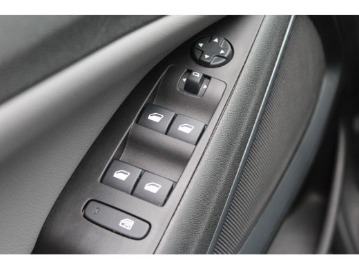 Opel Crossland X 1.2 TURBO 130PK INNOVATION+ AUTOMAAT / NAVI / LEDER / CLIMA / LED / PDC / 16" LMV / BLUETOOTH / C... ActivLease financial lease