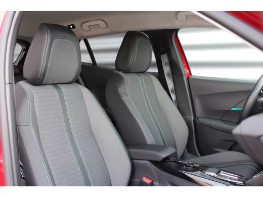 Peugeot e-2008 EV 136PK ALLURE PACK AUTOMAAT / NAVI / LEDER / CLIMA / LED / PDC / 17" LMV / CAMERA / KEYLESS / B... ActivLease financial lease