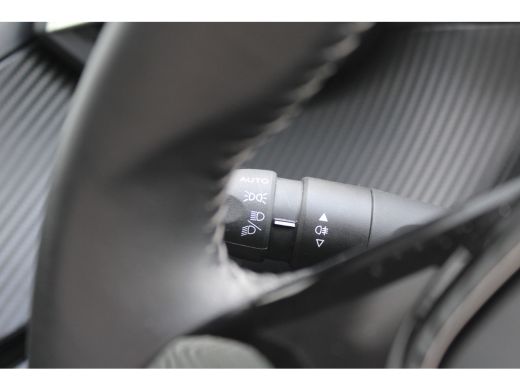Peugeot e-2008 EV 136PK ALLURE PACK AUTOMAAT / NAVI / LEDER / CLIMA / LED / PDC / 17" LMV / CAMERA / KEYLESS / B... ActivLease financial lease