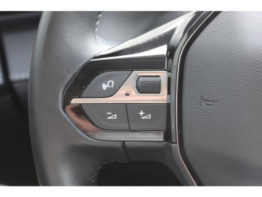 Peugeot e-2008 EV 136PK ALLURE PACK AUTOMAAT / NAVI / LEDER / CLIMA / LED / PDC / 17" LMV / CAMERA / KEYLESS / B... ActivLease financial lease