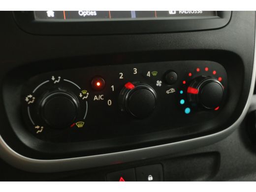 Renault Trafic 1.6 dCi T29 L1H1 Airco Cruise Navigatie PDC 3 Persoons Trekhaak ActivLease financial lease