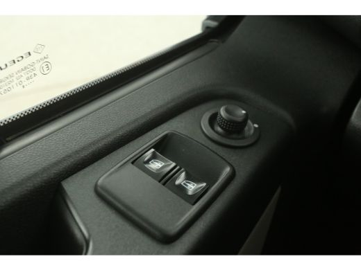 Renault Trafic 1.6 dCi T29 L1H1 Airco Cruise Navigatie PDC 3 Persoons Trekhaak ActivLease financial lease
