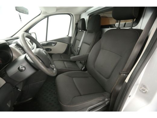 Renault Trafic 1.6 dCi T29 L1H1 Airco Cruise Navigatie PDC 3 Persoons Trekhaak ActivLease financial lease