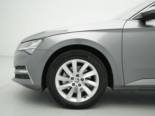 Skoda Superb Combi 1.4 TSI iV 218pk DSG Business Edition Plus Navigatie Wegkl. trekhaak Side assist Stoelverwa... ActivLease financial lease