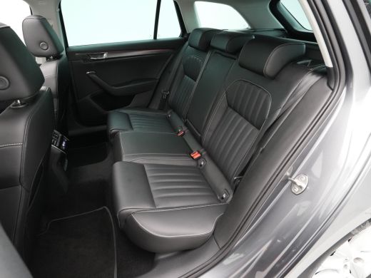 Skoda Superb Combi 1.4 TSI iV 218pk DSG Business Edition Plus Navigatie Wegkl. trekhaak Side assist Stoelverwa... ActivLease financial lease