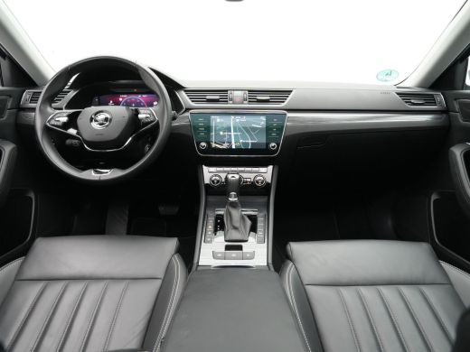 Skoda Superb Combi 1.4 TSI iV 218pk DSG Business Edition Plus Navigatie Wegkl. trekhaak Side assist Stoelverwa... ActivLease financial lease