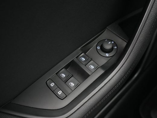 Skoda Superb Combi 1.4 TSI iV 218pk DSG Business Edition Plus Navigatie Wegkl. trekhaak Side assist Stoelverwa... ActivLease financial lease