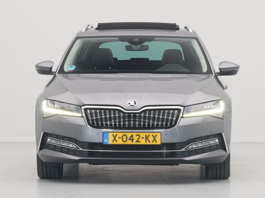 Skoda Superb Combi 1.4 TSI iV 218pk DSG Business Edition Plus Navigatie Wegkl. trekhaak Side assist Stoelverwa... ActivLease financial lease