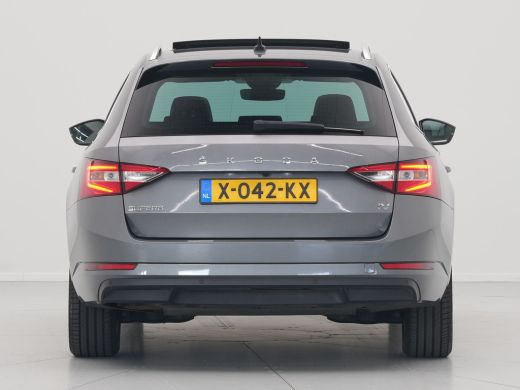 Skoda Superb Combi 1.4 TSI iV 218pk DSG Business Edition Plus Navigatie Wegkl. trekhaak Side assist Stoelverwa... ActivLease financial lease