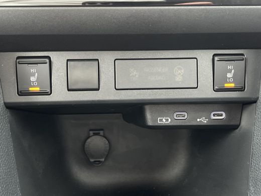 Toyota Yaris Cross 1.5 Hybrid Dynamic Airconditioning | Stoelverwarming| Stuurverwarming | Apple CarPlay & Android A... ActivLease financial lease