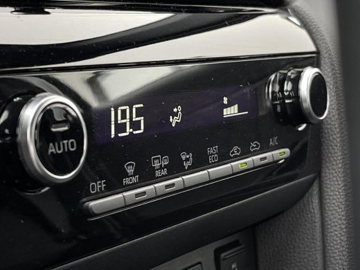 Toyota Yaris Cross 1.5 Hybrid Dynamic Airconditioning | Stoelverwarming| Stuurverwarming | Apple CarPlay & Android A... ActivLease financial lease