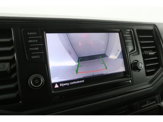 Volkswagen Crafter 35 2.0 TDI L4H3 140PK DSG Automaat 3000kg Trekgew. Trekhaak Airco Camera Cruise Carplay 3 Persoons ActivLease financial lease