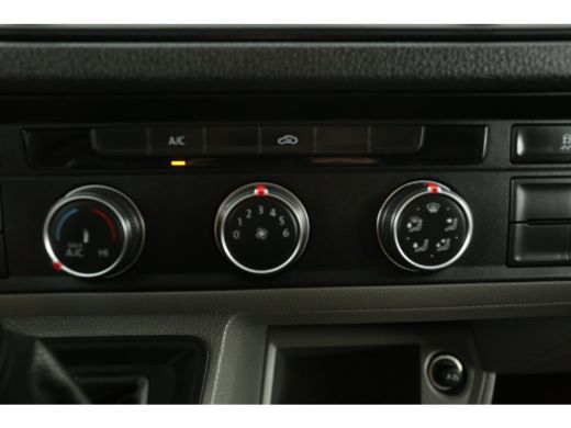 Volkswagen Crafter 35 2.0 TDI L4H3 140PK DSG Automaat 3000kg Trekgew. Trekhaak Airco Camera Cruise Carplay 3 Persoons ActivLease financial lease