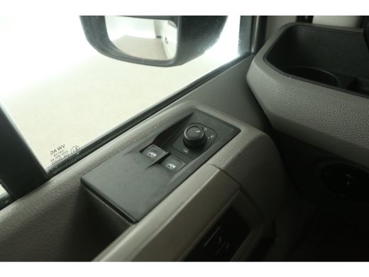 Volkswagen Crafter 35 2.0 TDI L4H3 140PK DSG Automaat 3000kg Trekgew. Trekhaak Airco Camera Cruise Carplay 3 Persoons ActivLease financial lease
