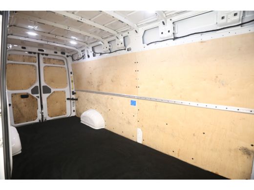 Volkswagen Crafter 35 2.0 TDI L4H3 140PK DSG Automaat 3000kg Trekgew. Trekhaak Airco Camera Cruise Carplay 3 Persoons ActivLease financial lease