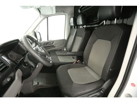 Volkswagen Crafter 35 2.0 TDI L4H3 140PK DSG Automaat 3000kg Trekgew. Trekhaak Airco Camera Cruise Carplay 3 Persoons ActivLease financial lease