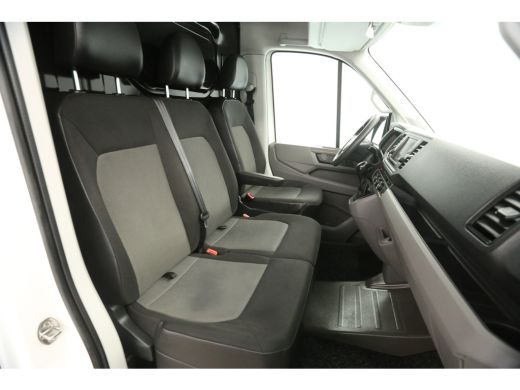 Volkswagen Crafter 35 2.0 TDI L4H3 140PK DSG Automaat 3000kg Trekgew. Trekhaak Airco Camera Cruise Carplay 3 Persoons ActivLease financial lease