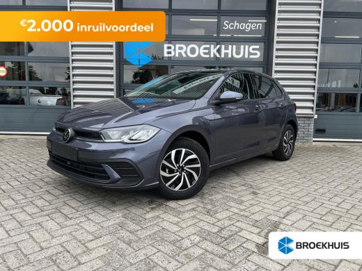 Volkswagen Polo Life Edition Inclusief €2000,- inruilvoordeel | 'App-Connect' smartphone integratie | Buitenspieg... Volkswagen Polo Life Edition Inclusief €2000,- inruilvoordeel | 'App-Connect' smartphone integratie | Buitenspieg...
