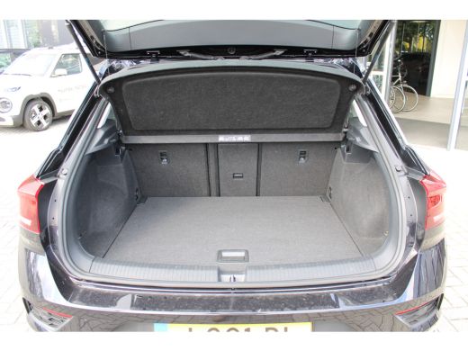 Volkswagen T-Roc 1.5 TSI Sport | DSG Versnellingsbak | Parkeersensoren voor en achter | Airco | Radio | Auto-Hold ... ActivLease financial lease