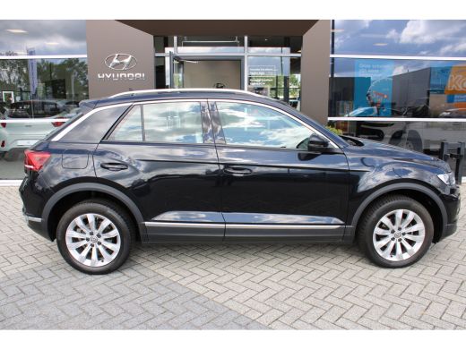 Volkswagen T-Roc 1.5 TSI Sport | DSG Versnellingsbak | Parkeersensoren voor en achter | Airco | Radio | Auto-Hold ... ActivLease financial lease