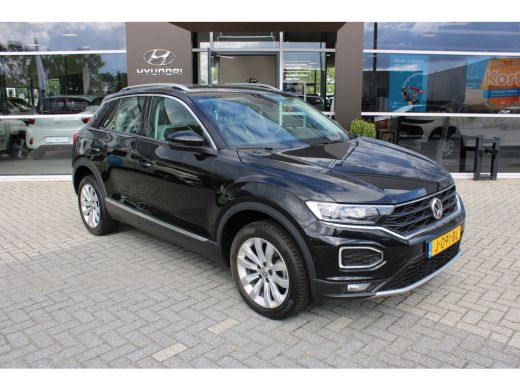 Volkswagen T-Roc 1.5 TSI Sport | DSG Versnellingsbak | Parkeersensoren voor en achter | Airco | Radio | Auto-Hold ... ActivLease financial lease