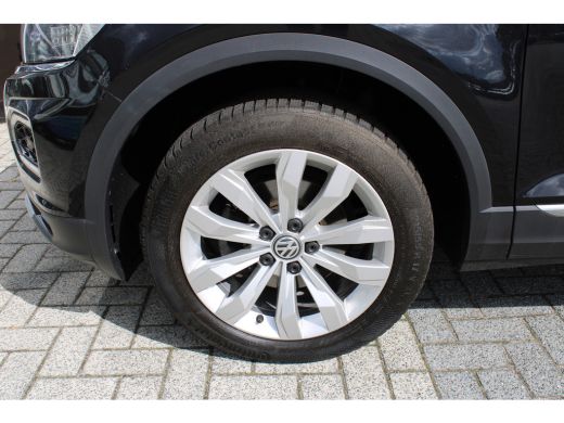 Volkswagen T-Roc 1.5 TSI Sport | DSG Versnellingsbak | Parkeersensoren voor en achter | Airco | Radio | Auto-Hold ... ActivLease financial lease
