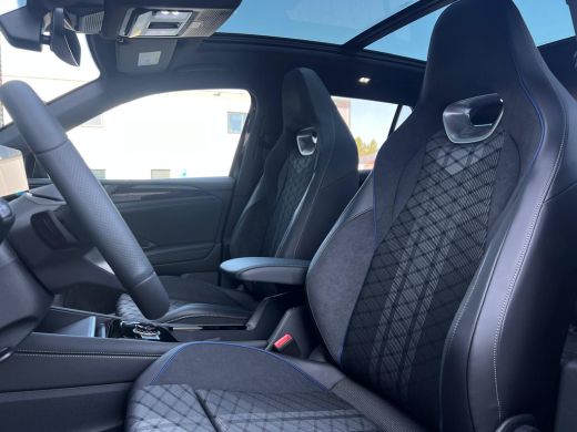 Volkswagen Tiguan R-Line Edition - eHybrid | 'App-Connect' draadloze smartphone integratie | Automatische afstandsr... ActivLease financial lease