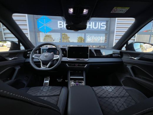 Volkswagen Tiguan R-Line Edition - eHybrid | 'App-Connect' draadloze smartphone integratie | Automatische afstandsr... ActivLease financial lease