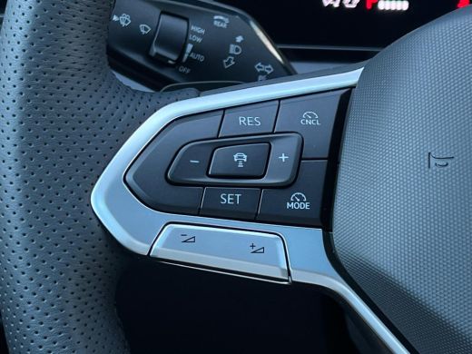 Volkswagen Tiguan R-Line Edition - eHybrid | 'App-Connect' draadloze smartphone integratie | Automatische afstandsr... ActivLease financial lease