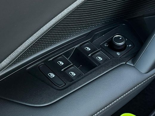 Volkswagen Tiguan R-Line Edition - eHybrid | 'App-Connect' draadloze smartphone integratie | Automatische afstandsr... ActivLease financial lease