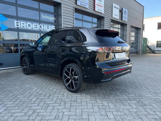 Volkswagen Tiguan R-Line Edition - eHybrid | 'App-Connect' draadloze smartphone integratie | Automatische afstandsr... ActivLease financial lease