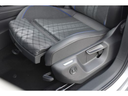 Volkswagen Tiguan R-Line Edition - eHybrid | 'App-Connect' draadloze smartphone integratie | Automatische afstandsr... ActivLease financial lease