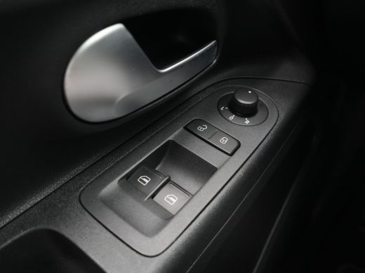 Volkswagen up! 1.0 BMT move up! Dab Airco Bluetooth Elek. Ramen 5-Deurs Telefoonhouder 177 ActivLease financial lease