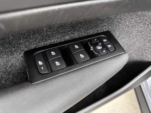 Volvo  XC40 T5 Recharge R-Design | 19" | Leder/Nubuck | Panoramadak | Trekhaak | Adaptieve cruise | Stoel/stu... ActivLease financial lease