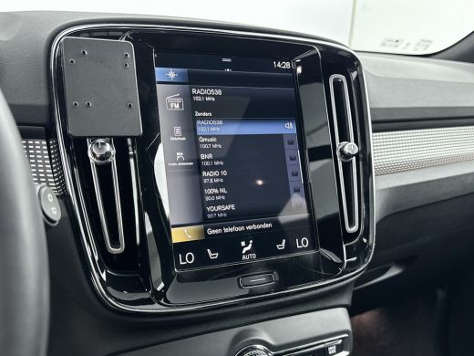 Volvo  XC40 T5 Recharge R-Design | 19" | Leder/Nubuck | Panoramadak | Trekhaak | Adaptieve cruise | Stoel/stu... ActivLease financial lease