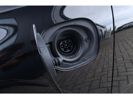 Volvo  XC60 2.0 T6 Plug-in hybrid AWD R-Design Elektrische trekhaak | Pano | Carplay | Stoel/stuurverwarming ... ActivLease financial lease