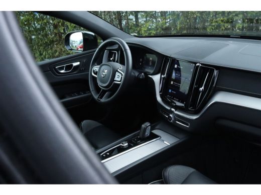 Volvo  XC60 2.0 T6 Plug-in hybrid AWD R-Design Elektrische trekhaak | Pano | Carplay | Stoel/stuurverwarming ... ActivLease financial lease