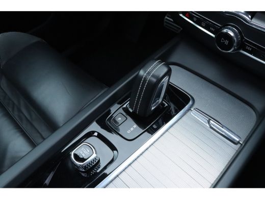 Volvo  XC60 2.0 T6 Plug-in hybrid AWD R-Design Elektrische trekhaak | Pano | Carplay | Stoel/stuurverwarming ... ActivLease financial lease