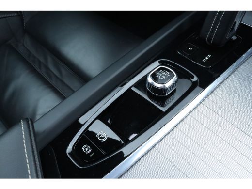 Volvo  XC60 2.0 T6 Plug-in hybrid AWD R-Design Elektrische trekhaak | Pano | Carplay | Stoel/stuurverwarming ... ActivLease financial lease