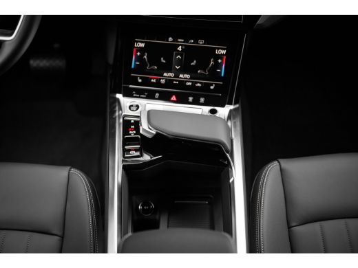 Audi Q8 e-tron Advanced edition | Achterklep, automatisch bedienbaar | Achteruitrijcamera | Achteruitrijcamera ActivLease financial lease
