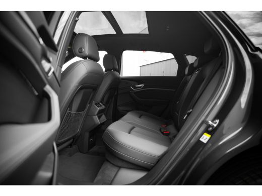 Audi Q8 e-tron Advanced edition | Achterklep, automatisch bedienbaar | Achteruitrijcamera | Achteruitrijcamera ActivLease financial lease