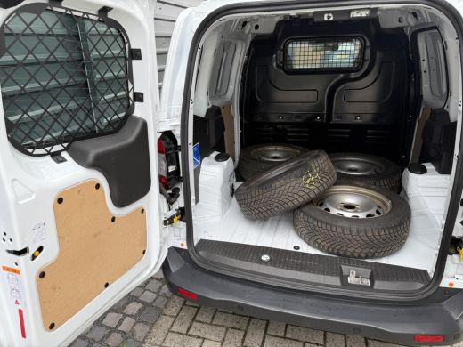 Ford Transit Courier 1.0 Limited Camera Clima Cruise Apple Carplay ActivLease financial lease