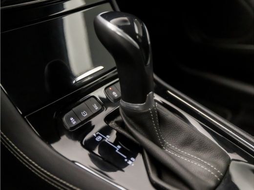 Opel Grandland X 1.2 Turbo Sport Automaat (APPLE CARPLAY, GROOT NAVI, STUUR/STOELVERWARMING, GETINT GLAS, SPORTSTO... ActivLease financial lease