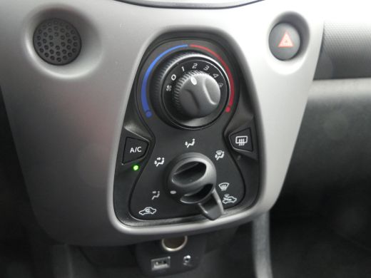 Peugeot 108 1.0 e-VTi Active | Airco | LED Dagrijverlichting | Privacy Glass | Mistlampen | 5-Deurs ActivLease financial lease