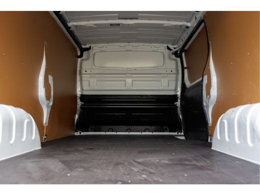 Renault Trafic dCi | L2H1 | Dynamic | Launch Edition 007 | Navi | LED | Imperiaal | Cruise | PDC | Airco | Euro 6 ActivLease financial lease