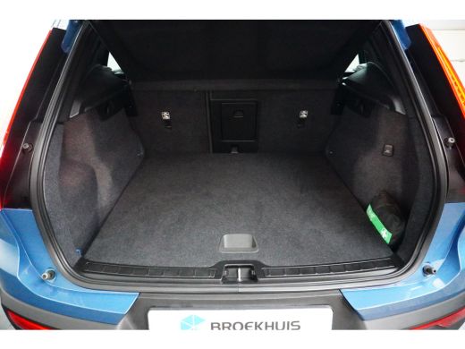 Volvo  XC40 1.5 T4 Recharge Inscription | Intellisafe | Trekhaak | Complete Auto! | FjordBlue | Camera! ActivLease financial lease