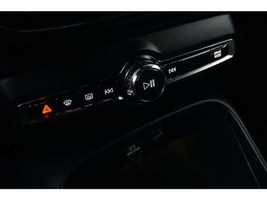 Volvo  XC40 1.5 T4 Recharge Inscription | Intellisafe | Trekhaak | Complete Auto! | FjordBlue | Camera! ActivLease financial lease