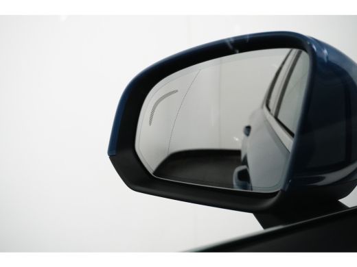 Volvo  XC40 1.5 T4 Recharge Inscription | Intellisafe | Trekhaak | Complete Auto! | FjordBlue | Camera! ActivLease financial lease