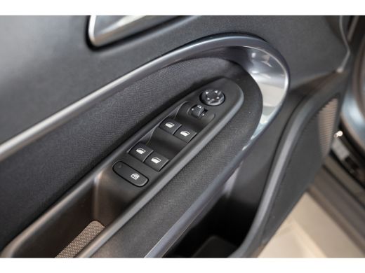 Fiat 600 1.2 145PK Turbo Hybrid Black Edition | Apple Carplay/Android Auto|telefoonintegratie premium | Ch... ActivLease financial lease