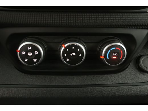 Nissan Primastar 2.0 dCi L2H1 150PK Automaat Airco Cruise PDC 3 Persoons Trekhaak ActivLease financial lease